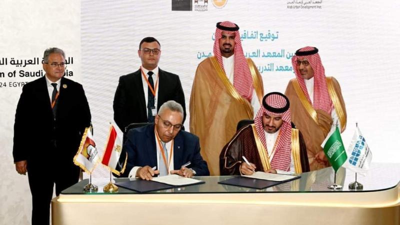 وزير الإسكان وأمين منطقة الرياض بالسعودية يشهدان توقيع بروتوكول تعاون للاستشارات