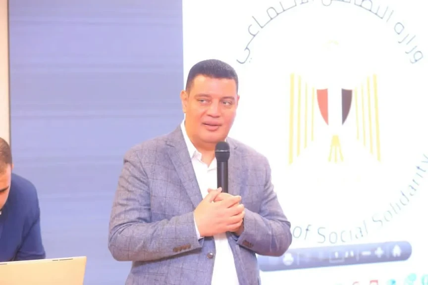 مساعد وزيرة التضامن الاجتماعي يستعرض الضوابط المنظمة لحج الجمعيات الأهلية لموسم 1446هـ- 2025م