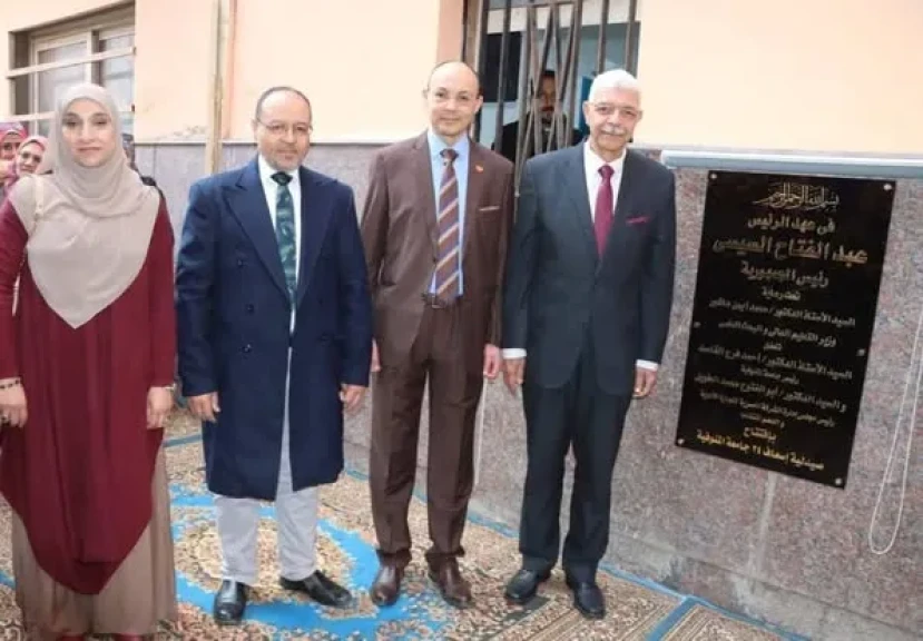 رئيس جامعة المنوفية ورئيس مجلس الإدارة الشركة المصرية لتجارة الأدوية يفتتحان صيدلية إسعاف ٢٤