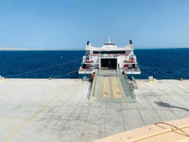 إعادة فتح ميناء الغردقة البحري وانتظام الحركة الملاحية بموانئ البحر الأحمر