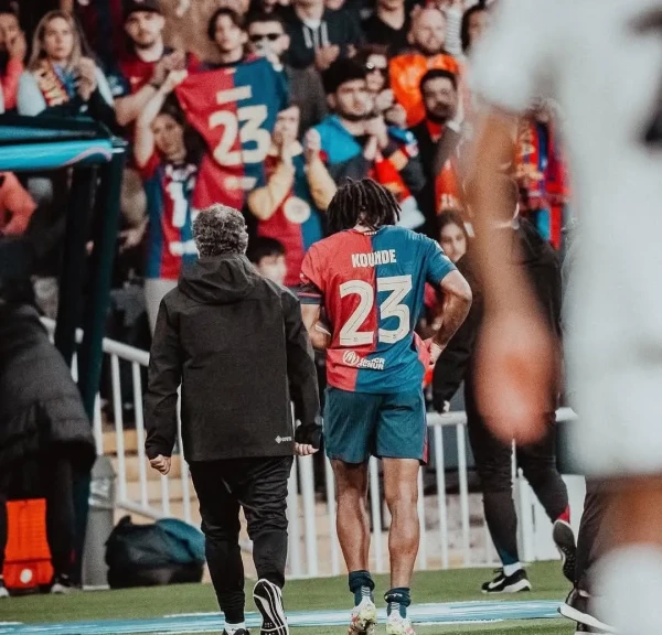إصابة عضلية تبعد كوندي عن برشلونة وتضع مشاركته أمام إنتر وريال مدريد محل شك
