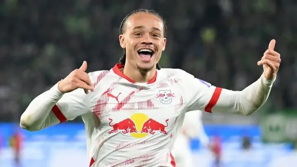 70 مليون يورو تفصل تشافي سيمونز عن الانتقال المحتمل إلى كبار أوروبا