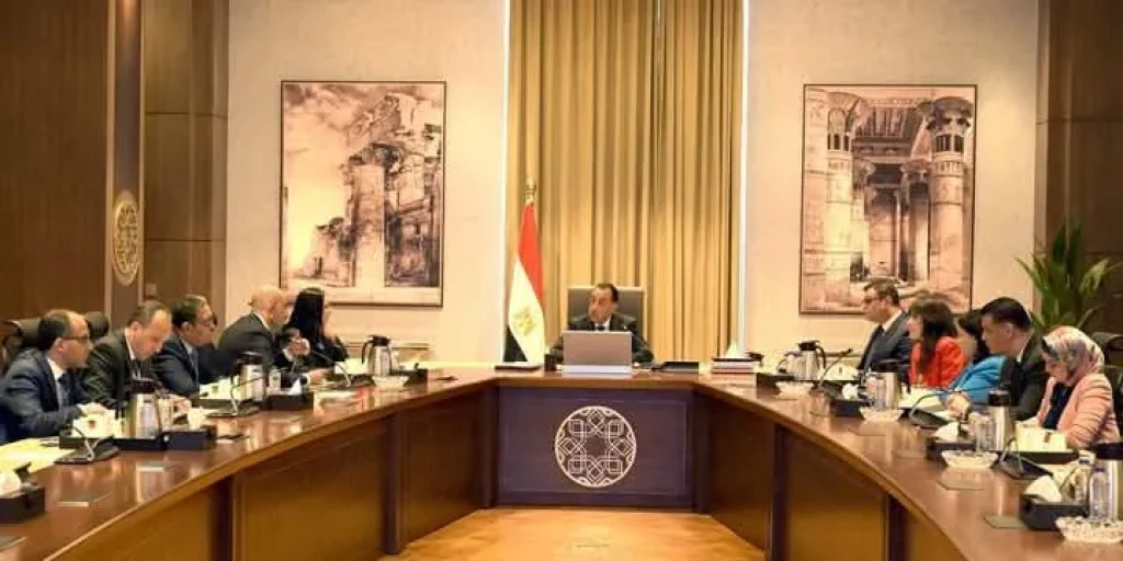 رئيس الوزراء يستعرض مقترحات زيادة عدد فصول ودور الحضانة