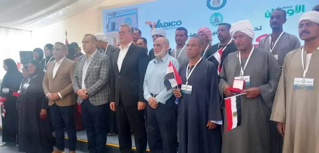 محافظ أسوان يلتقى بوزير البترول
