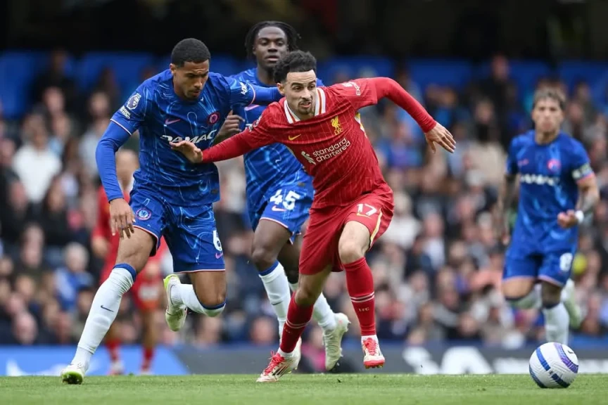 تشيلسي يفوز على حامل اللقب ليفربول بثلاثية بالدوري الانجليزي الممتاز