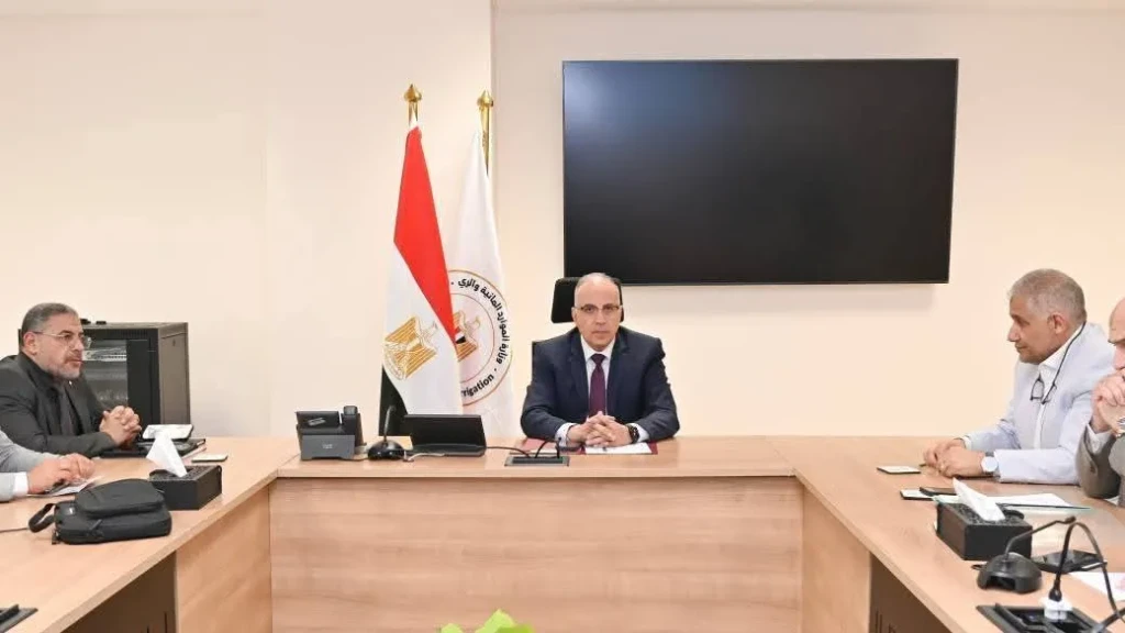 وزير الري يتابع خطة الوزارة في ملف التكيف مع التغيرات المناخية