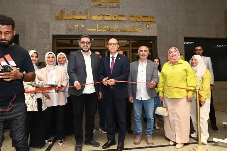 رئيس جامعة أسيوط يفتتح المعرض الفني السنوي لطلاب قسمي الديكور والعمارة بكلية الفنون الجميلة