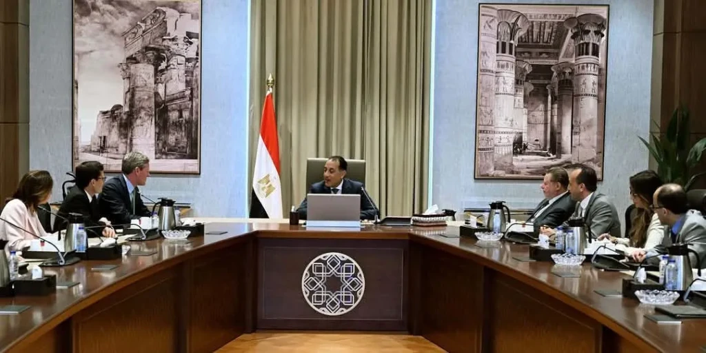 رئيس الوزراء يستقبل الرئيس التنفيذي لشركة ”فيزا”