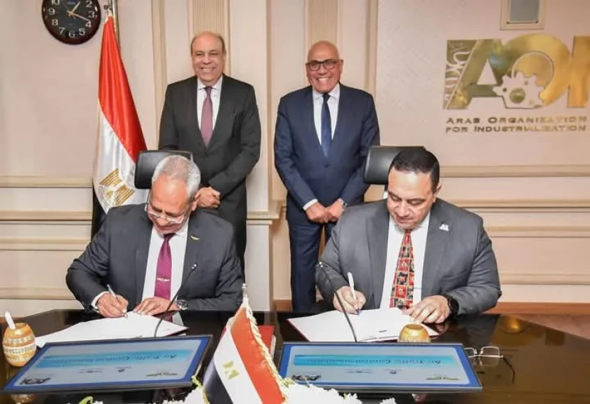 رئيس الهيئة العربية للتصنيع ووزير الطيران المدني يشهدان توقيع بروتوكول تعاون مشترك لتوفير محاكيات علوم الطيران