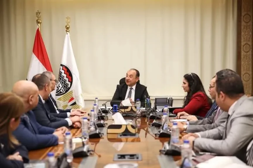 وزير قطاع الأعمال العام يبحث مع مجموعة شاهينلر القابضة التركية فرص التعاون والاستثمار