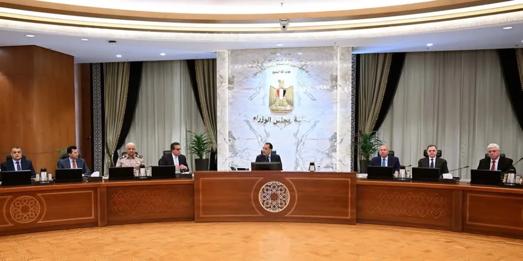رئيس الوزراء يُكلف الوزراء المعنيين بتنفيذ توجيهات فخامة الرئيس خلال احتفالية عيد العمال