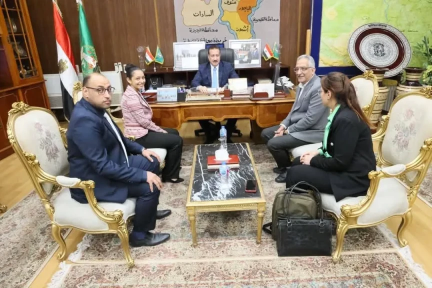 محافظ المنوفية يلتقي مايفن عماد  الحاصلة علي  براءة اختراع  علاج الخلايا السرطانية