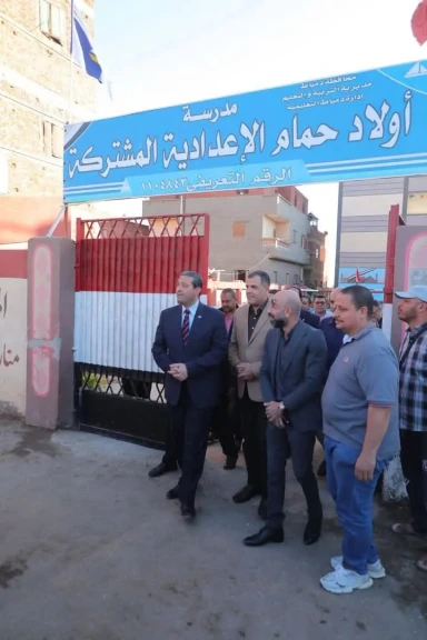 محافظ دمياط يزور مدرسة أولاد حمام الإعدادية للوقوف على ما تم تداوله بشأن اقتحامها من قبل أحد الأشخاص