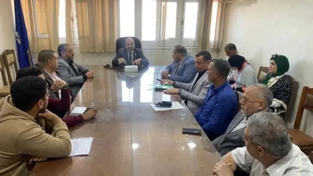 السكرتير العام المساعد يعقد اجتماع لبحث مشكلة محطة الصرف الصحي