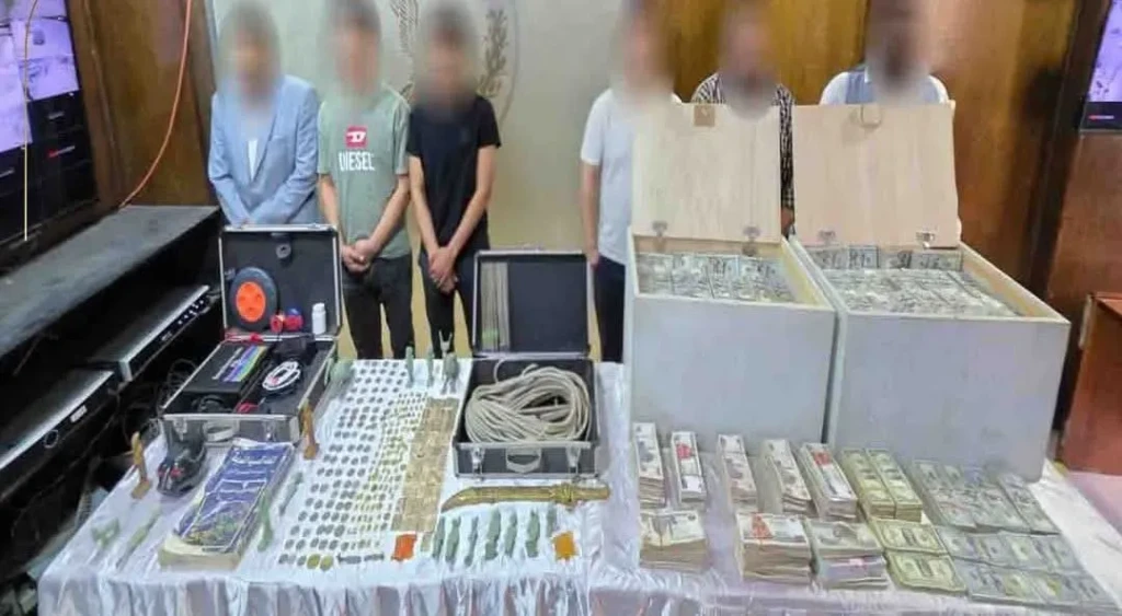 الداخلية:ضبط تشكيل عصابي تخصص في النصب علي المواطنين بحوزته قطع أثرية مقلدة