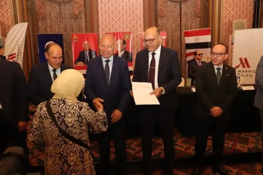 وزير العمل ومحافظ القاهرة يُسلمان عقود عمل جديدة لذوي همم بشركات القطاع الخاص