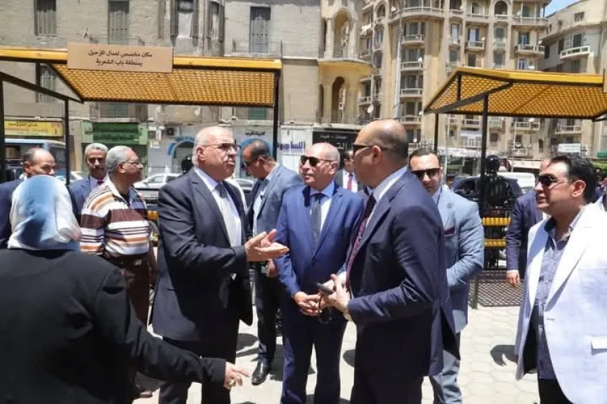 وزير العمل ومحافظ القاهرة يتفقدان أماكن انتظار لائقة لعمال التراحيل بباب الشعرية