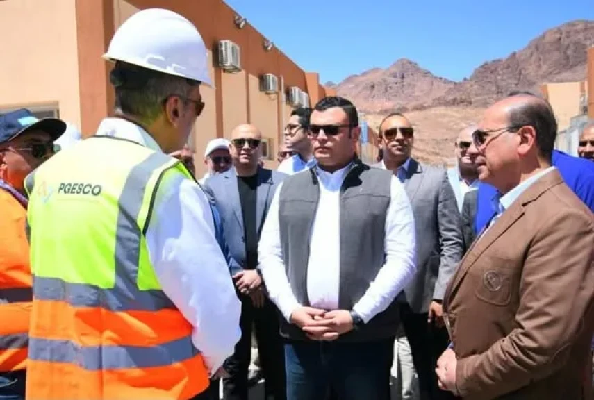 وزير الإسكان يبدأ جولة بمشروع تطوير موقع التجلى الأعظم فوق أرض السلام