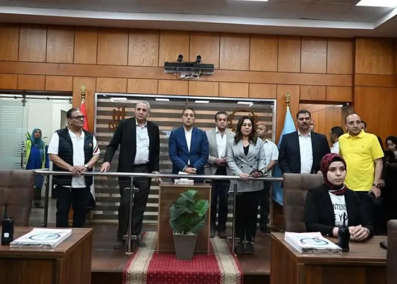 رئيس الوزراء يتفقد مركز سيطرة الشبكة الوطنية للطوارئ والسلامة العامة بديوان عام المحافظة