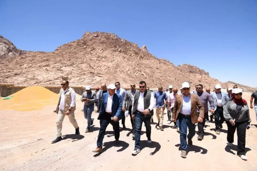 وزير الإسكان يتفقد سير العمل بمنطقة الزيتونة ضمن تطوير موقع التجلى الأعظم