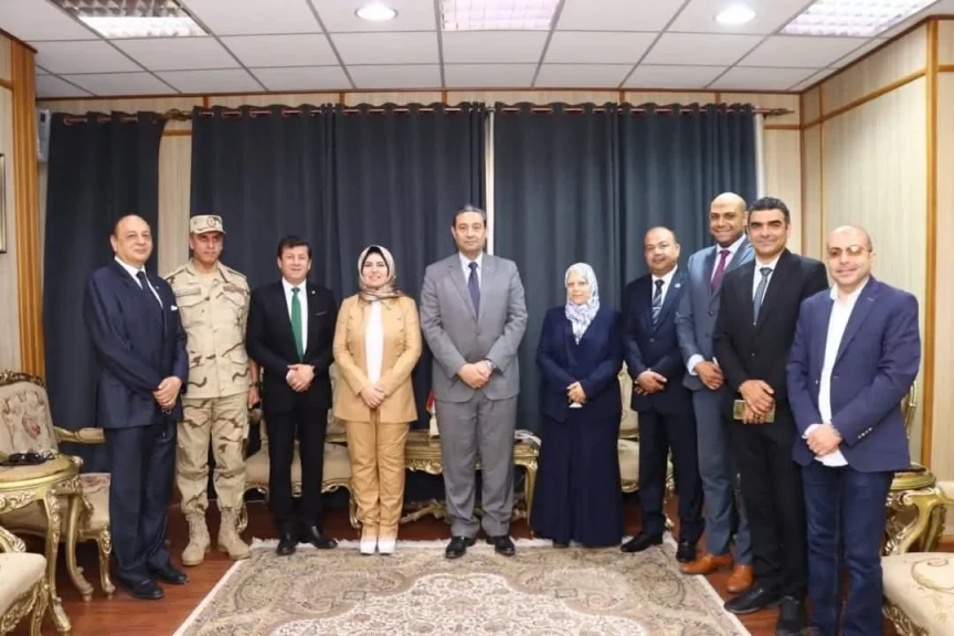 محافظ دمياط يلتقى مع نائب رئيس مجلس أمناء مؤسسة العربى و يشهد توزيع أجهزة كهربائية على العرائس