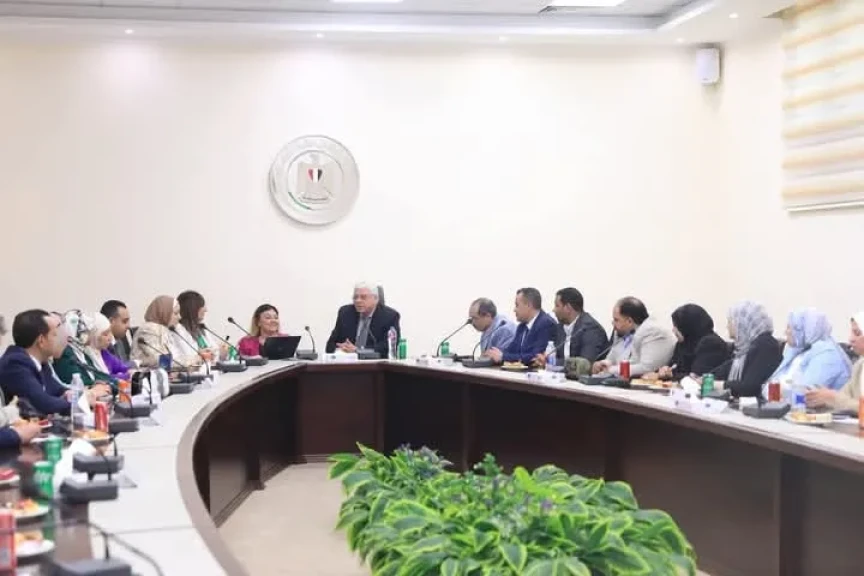 وزير التعليم العالي يعقد اجتماعًا مع مديري مراكز ذوي الإعاقة بالجامعات المصرية