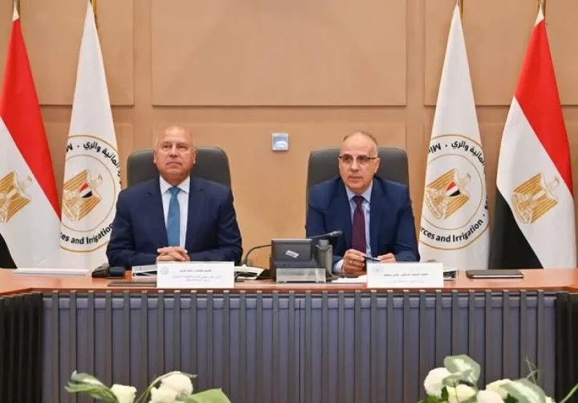 وزير الري يعقد اجتماع اللجنة العليا لتراخيص الشواطئ