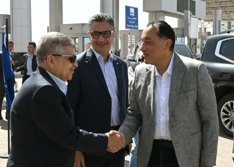 رئيس الوزراء يبدأ زيارة لتفقد وافتتاح عددٍ من مشروعات ”المنطقة الاقتصادية لقناة السويس”
