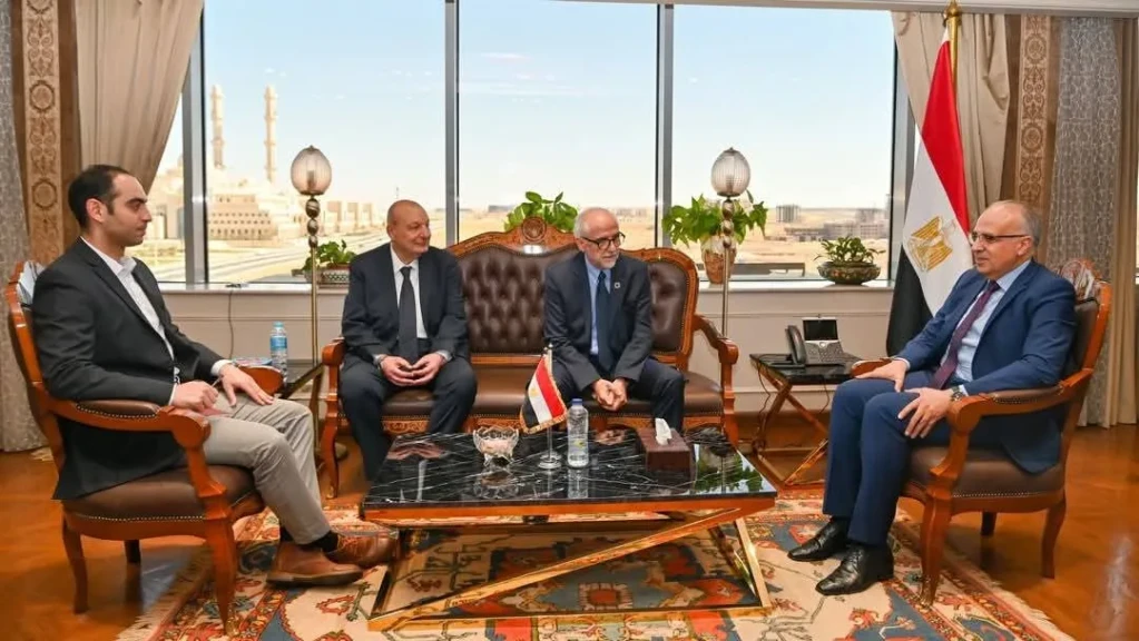 وزير الموارد المائية يلتقي مدير معهد البحر الأبيض المتوسط للمياه