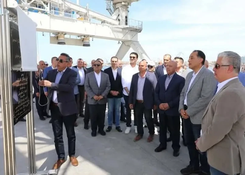رئيس الوزراء يشهد افتتاح محطة الصب الجاف ”أقماح” بميناء غرب بورسعيد