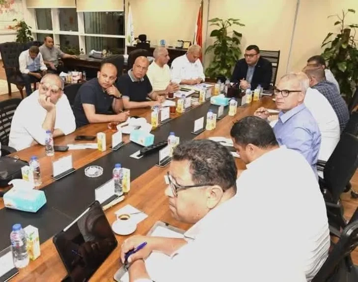 وزير الإسكان يتابع سير العمل بمنظومة مياه الشرب والصرف الصحي بمطروح