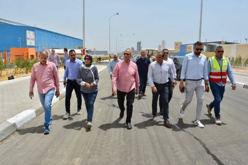 مسئولو وزارة الإسكان يتفقدون مشروعات مدينة السويس الجديدة