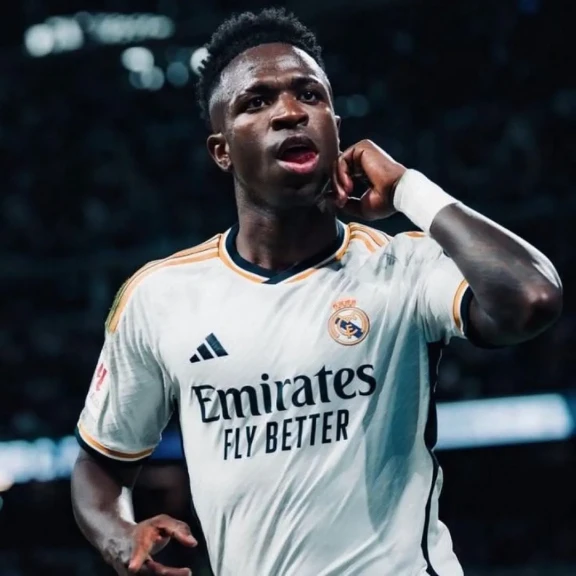 تفاصيل عقد فينسيوس الجديد مع ريال مدريد
