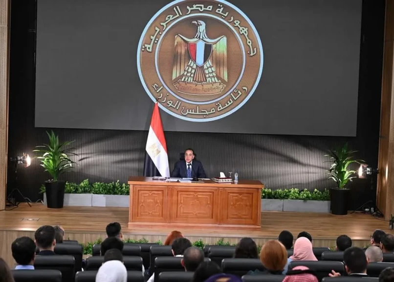 رئيس الوزراء يستقبل 150 شابًا وفتاة من القيادات الشبابية من 80 دولة