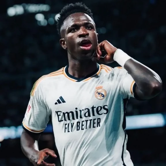 فينيسيوس يعتذر بعد نوبة الغضب إثر استبداله في الكلاسيكو