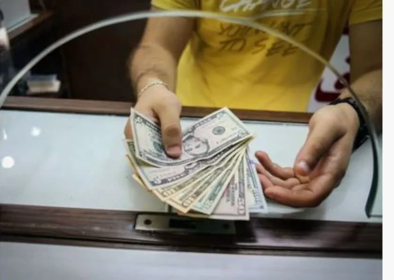 الدولار يصعد بقوة بعد خفض الرسوم بين أميركا والصين
