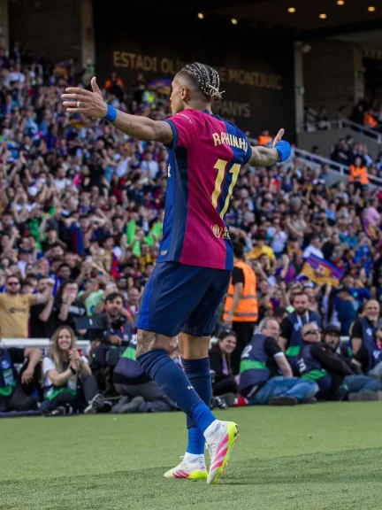 رافينيا يقترب من تجديد عقده مع برشلونة حتى 2029