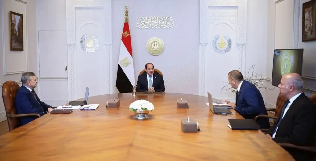 الرئيس السيسي يجتمع مع رئيس هيئة قناة السويس و رئيس شركة ترسانة جنوب البحر الاحمر