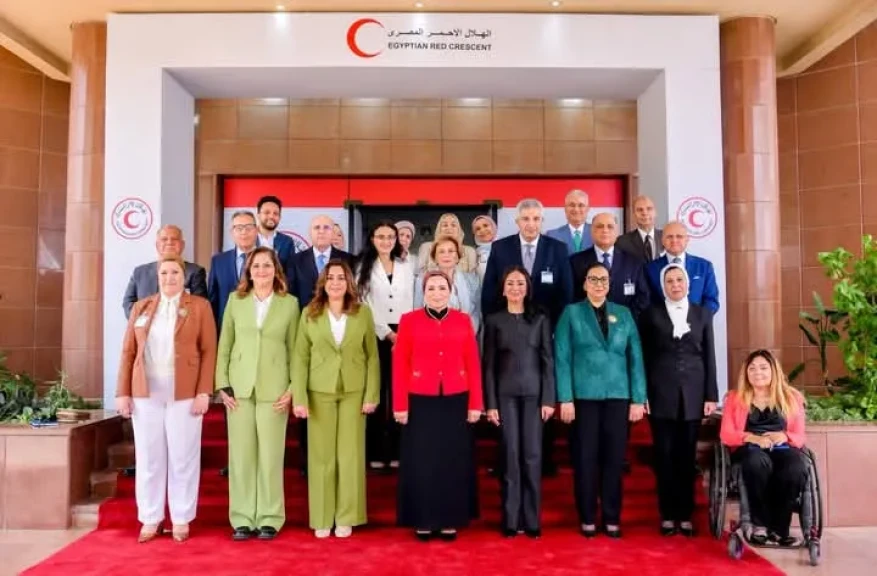 السيدة انتصار السيسي: الهلال الأحمر المصري يجسد أسمى معاني الإنسانية والعمل التطوعي