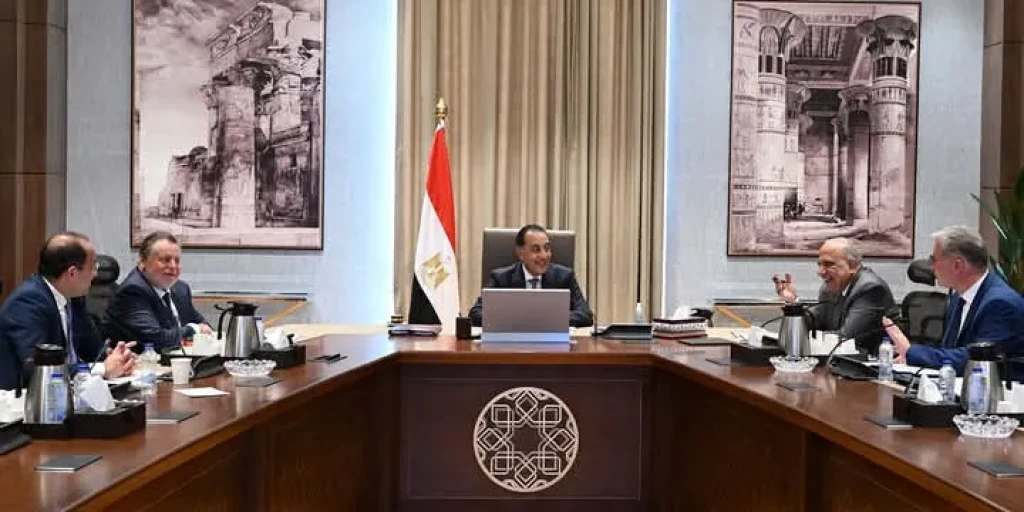 رئيس الوزراء يستعرض خطة توفير المنتجات البترولية لتشغيل محطات الكهرباء استعدادًا للصيف المُقبل