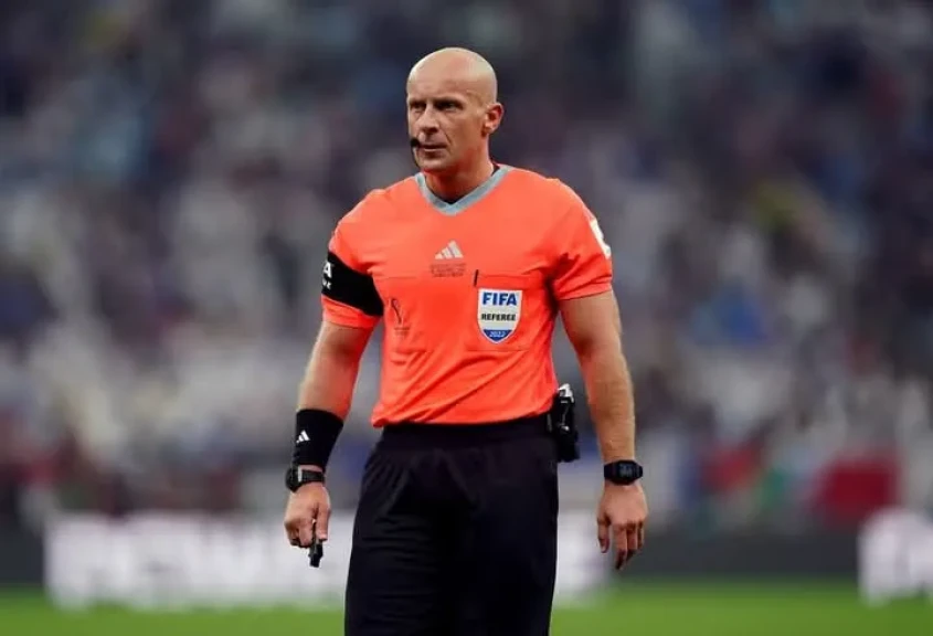 الاتحاد الأوروبي يُسقط سيمون مارتشينياك حكم مباراة إنتر ميلان و برشلونة من قائمة حكام نهائيات الموسم الأوروبي