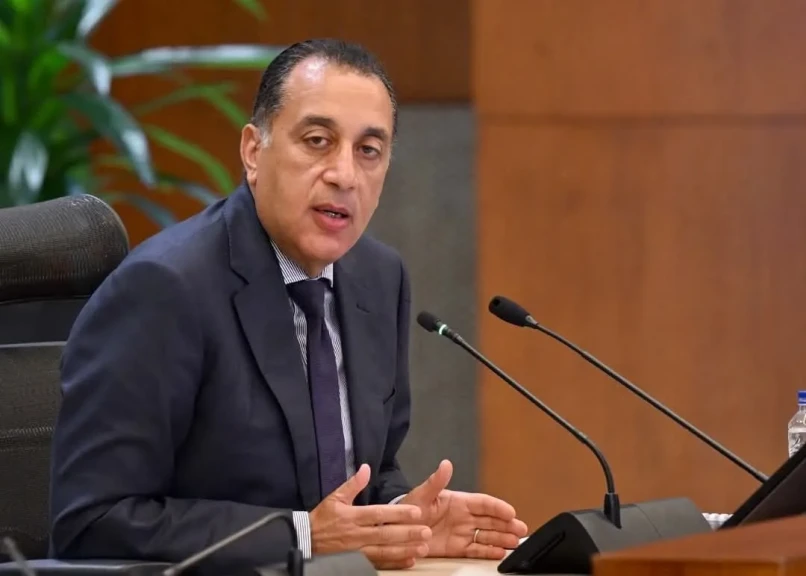 رئيس الوزراء يواصل جولاته بالمنطقة الاقتصادية لقناة السويس
