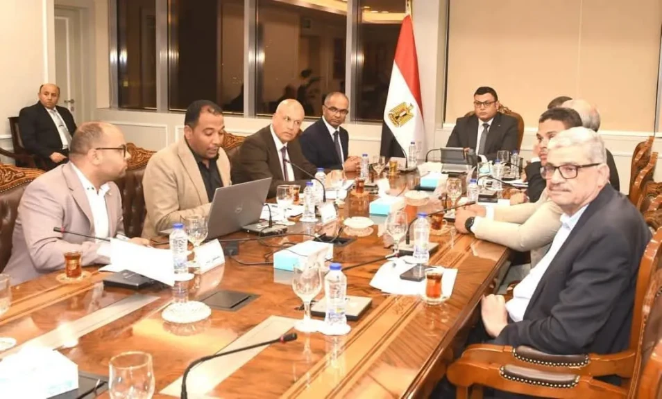 وزير الإسكان يتابع منظومة مياه الشرب بمدن شرق وغرب القاهرة استعداداً لفصل الصيف