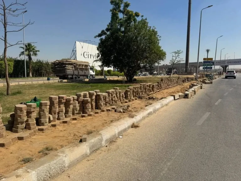 رئيس جهاز مدينة القاهرة الجديدة يعلن بدء أعمال تطوير شارع التسعين الشمالي