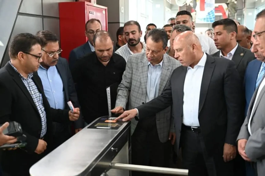 وزير الصناعة والنقل يتفقد محطات المرحلة الاولى من مشروع الأتوبيس الترددي BRT