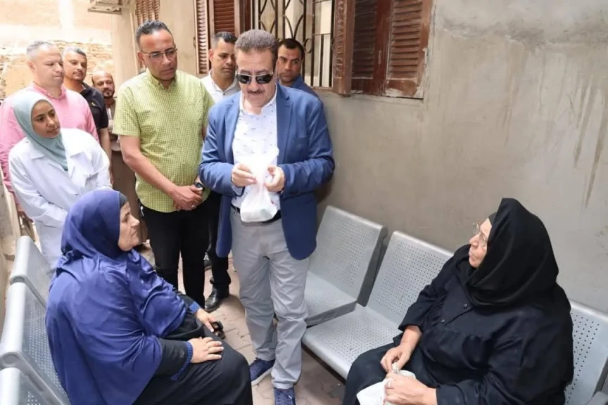 محافظ المنوفية يفاجئ عيادة الشهداء الشاملة للتأمين الصحي