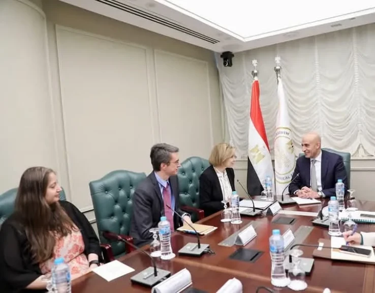 وزير التربية والتعليم يلتقى بوفد من البنك الدولى