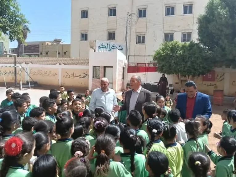 محافظ أسيوط: انتظام العملية التعليمية بكافة مدارس المحافظة حتى نهاية العام