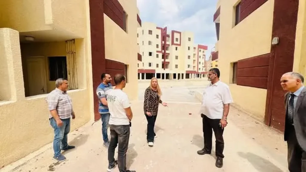 مسئولو الإسكان يتفقدون أعمال التطوير بمنطقة أرض مطار إمبابة