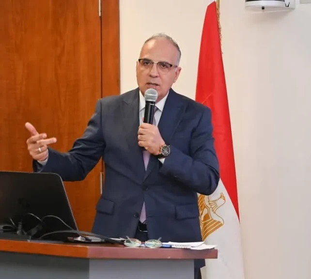 وزير الري يلتقى المهندسين الجدد الملتحقين للعمل حديثاً بوزارة الموارد المائية والرى